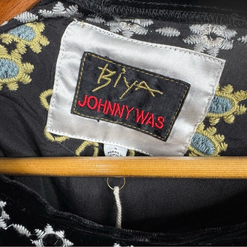 Biya Johnny Was Embroidered Charlize Bell Sleeves Blouse Brand New NEW small - Picture 10 of 11